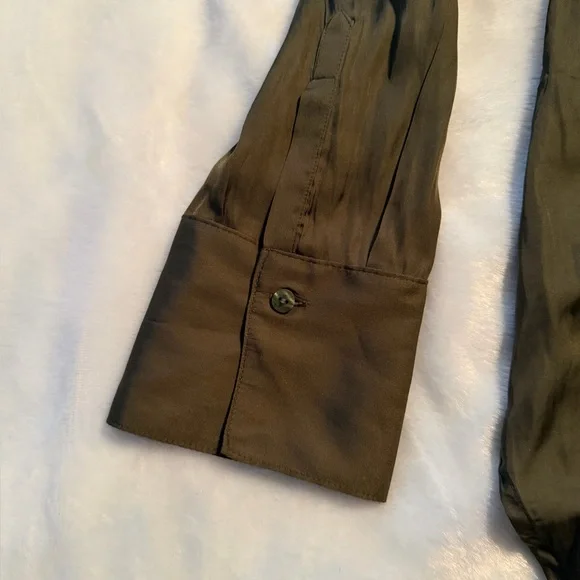 Old Navy Olive Green Women's Button-Up Top - Picture 7 of 10
